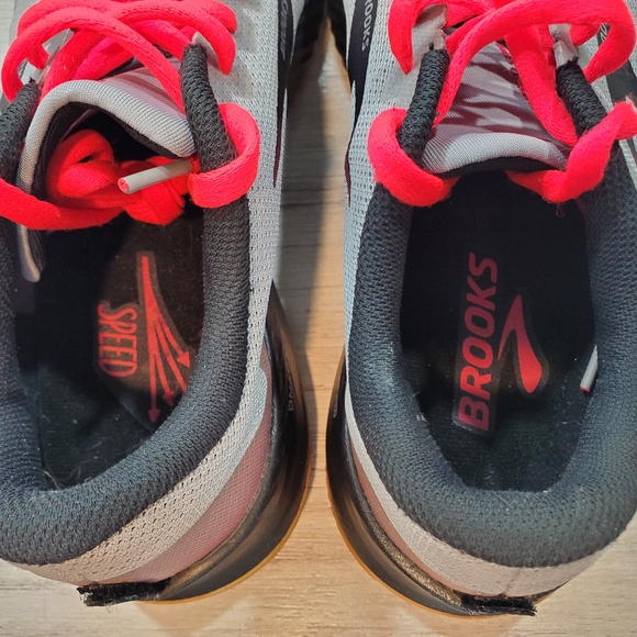 Brooks Women's Catamount Trail  Running Shoes - Gray & Neon Coral SIZE 9.5 - Picture 12 of 12